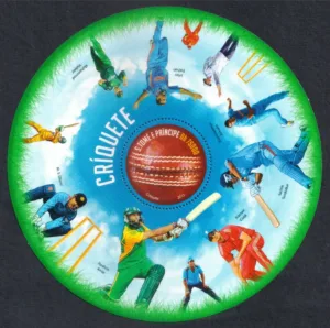2013 S Tome E Principe Cricket (Sachin Tendulkar, Alastair Cook, MS Dhoni ) Round Shape Miniature Sheet